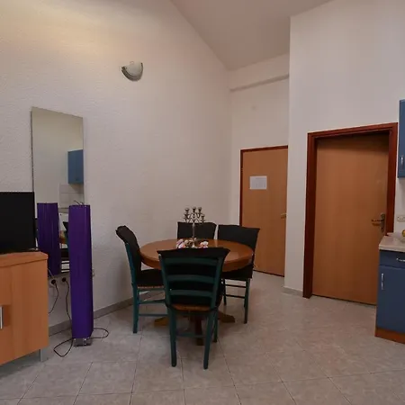 Apartment In Pula 16 *